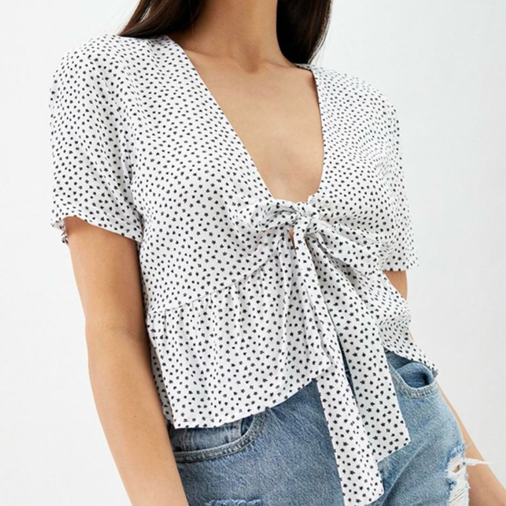 Front tie top